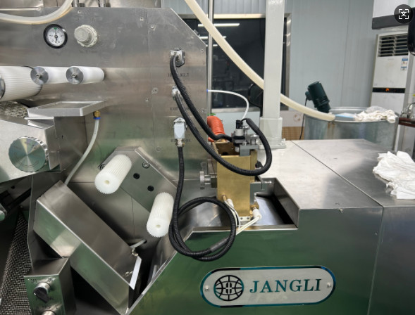 2-15KW Twin Screw Softgel Encapsulation Machine 4-32 Plungers And Precise Encapsulation