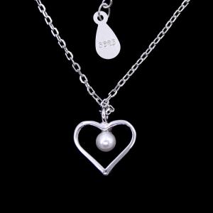 China Minimalist Style Heart Shaped Necklace / 925 Silver Jewellery Pearl Chain Necklace wholesale