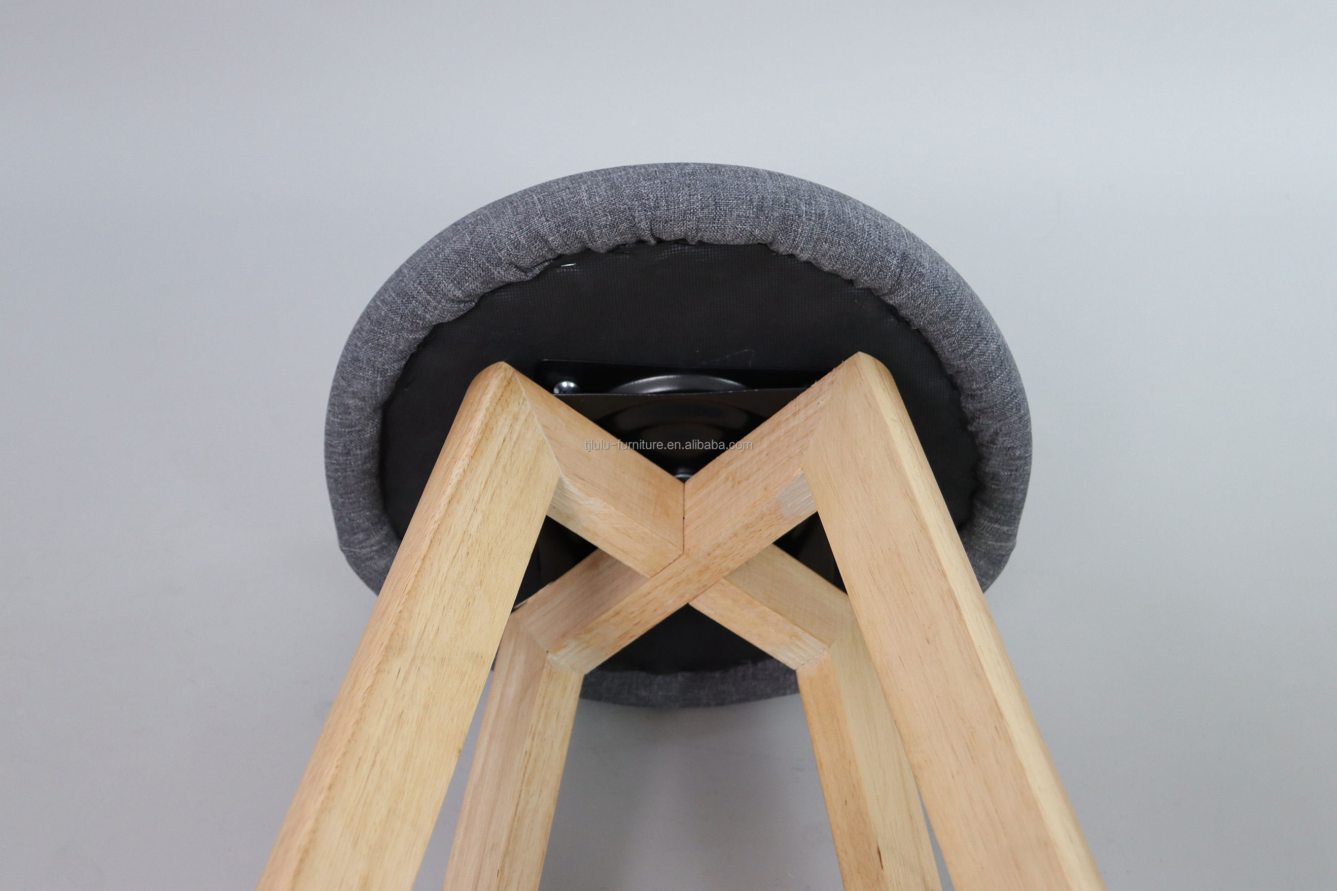 Modern Style Antique Upholstered Wooden Stools Leather Bar Chair for Bar Table Dining Room and Bar Function