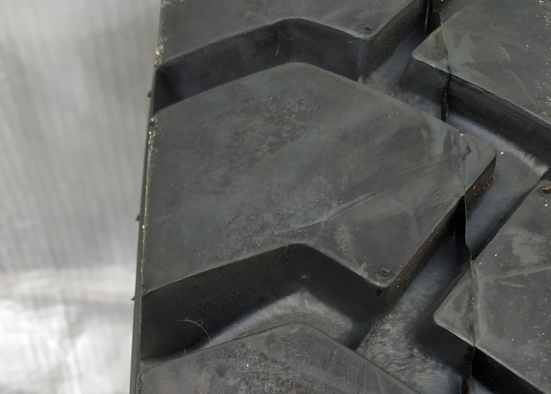 7.00-12NHS Size Industrial Forklift Tires F Load Range Good Loading Capacity