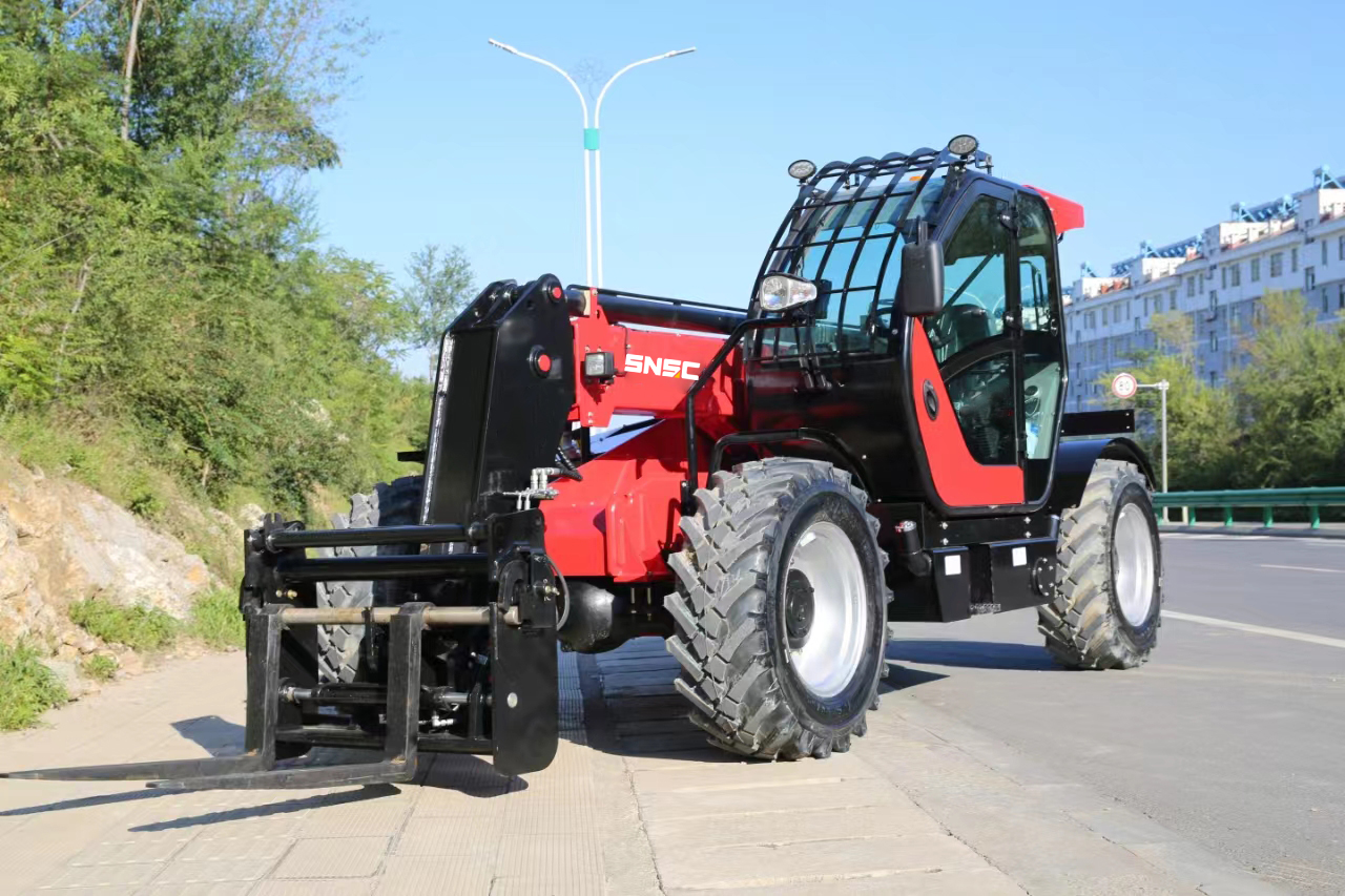 14m Reach 4 Ton Side Loader Forklift Telescopic Handler with Powerful Diesel Engine