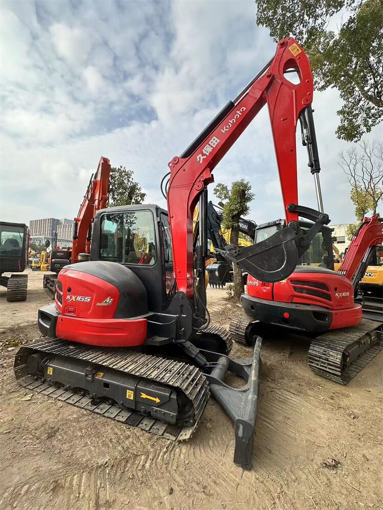 Less Hour Made in Japan Mini Crawler Used Excavator Kubota KX165 KX165-5 in Shanghai