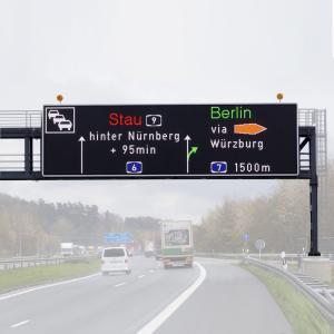 China 12V 24V DC Motorway VMS Signs Outdoor Full Color LED Traffic Display wholesale