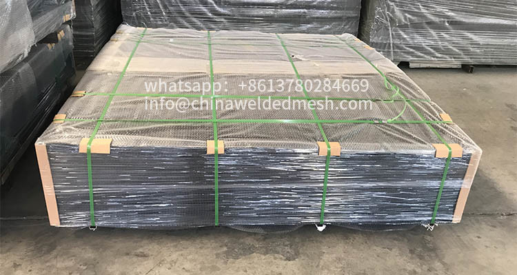 1.5m 1.8m 2.0m High Welded Mesh Fence Security With Spikes On Top