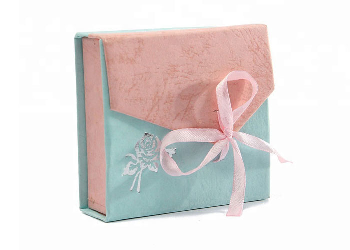 Elegant Ribbon Tie Gift Box , Wedding Favour Boxes With UV Embossing Finishing