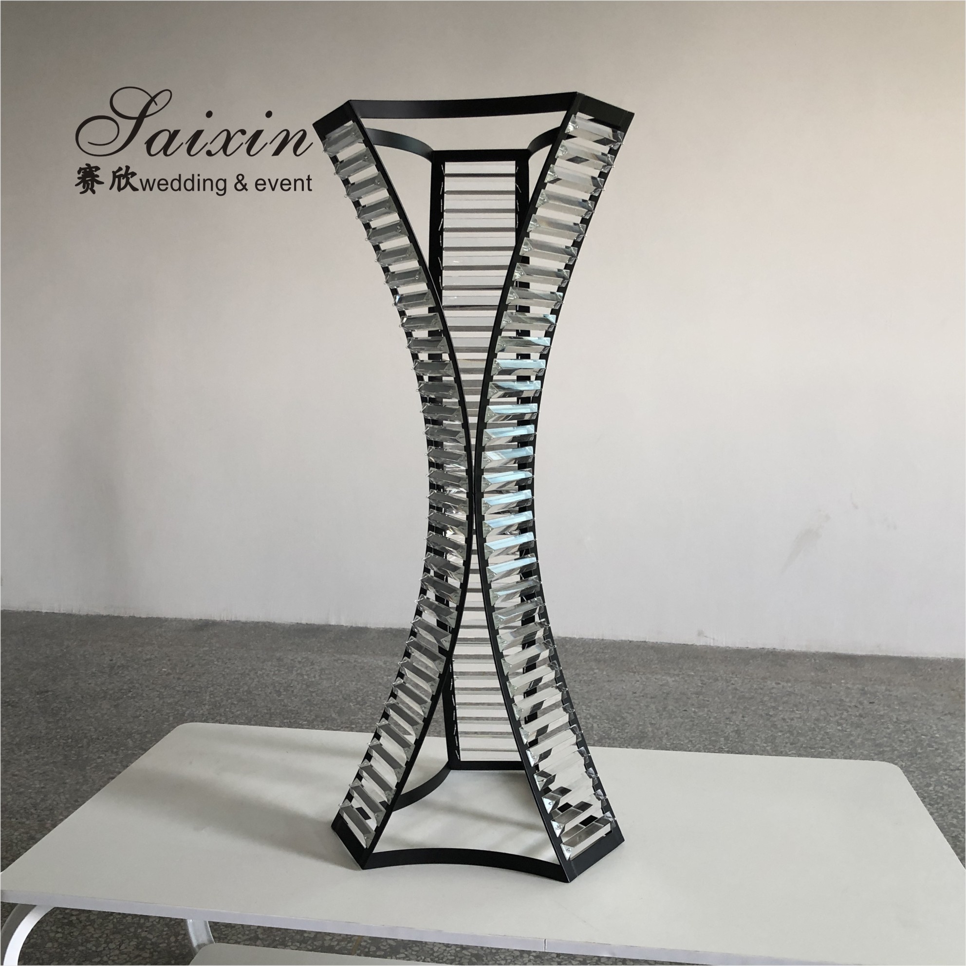 ZT-538B Latest triangle design black flower stand with crystal Prisms for wedding centerpieces