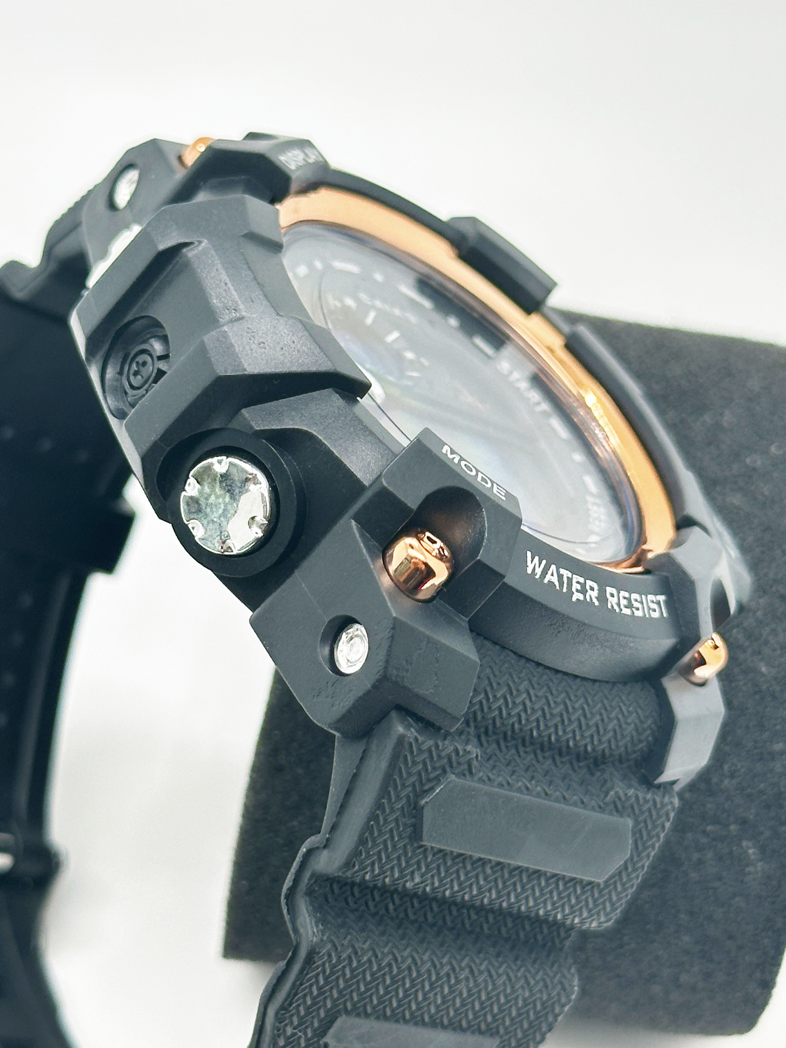 Digital Display Round Men Quartz Watch With Durable Buckle Clasp