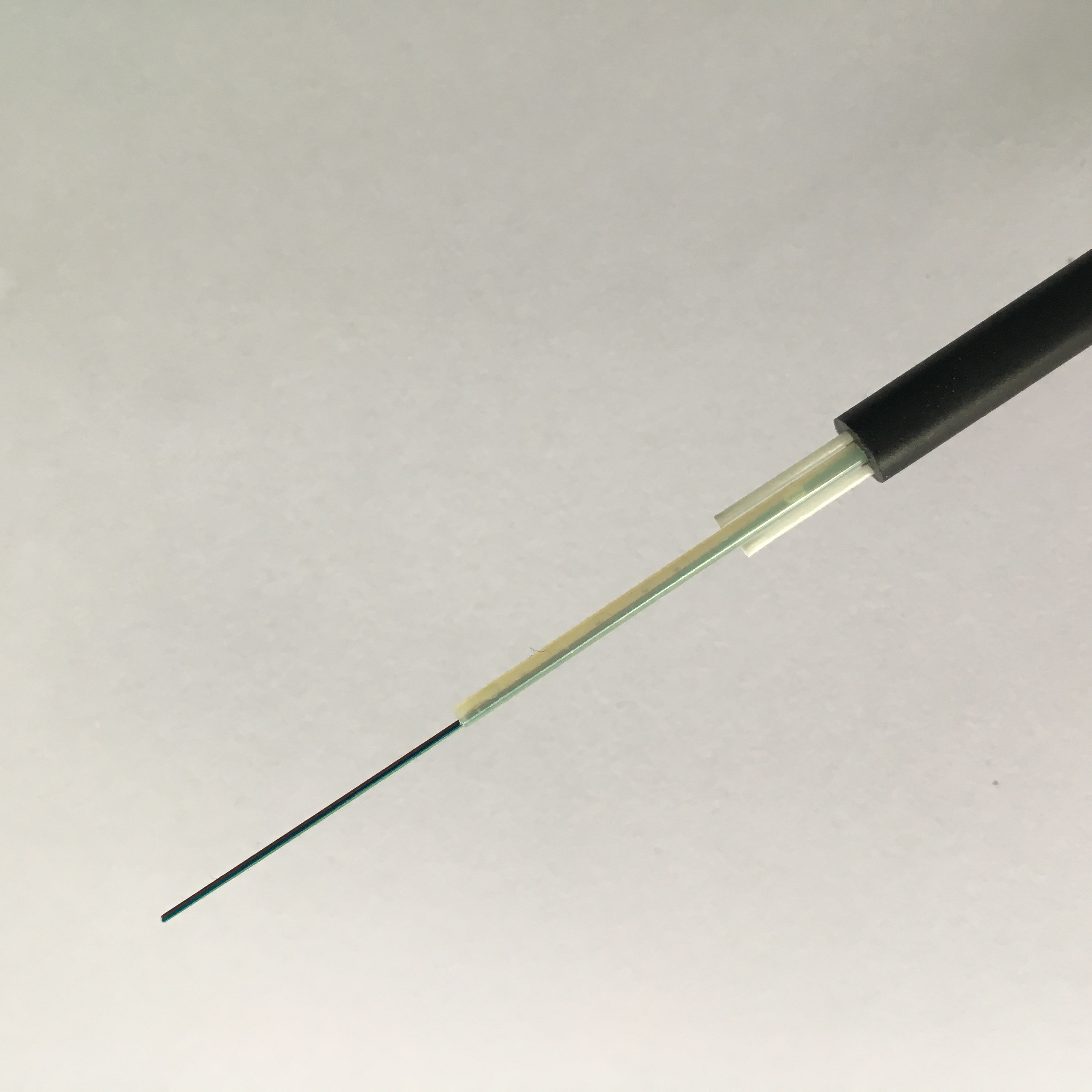 Unit Tube GYFXTY PE Jacket G652D Outdoor Fiber Optic Cable