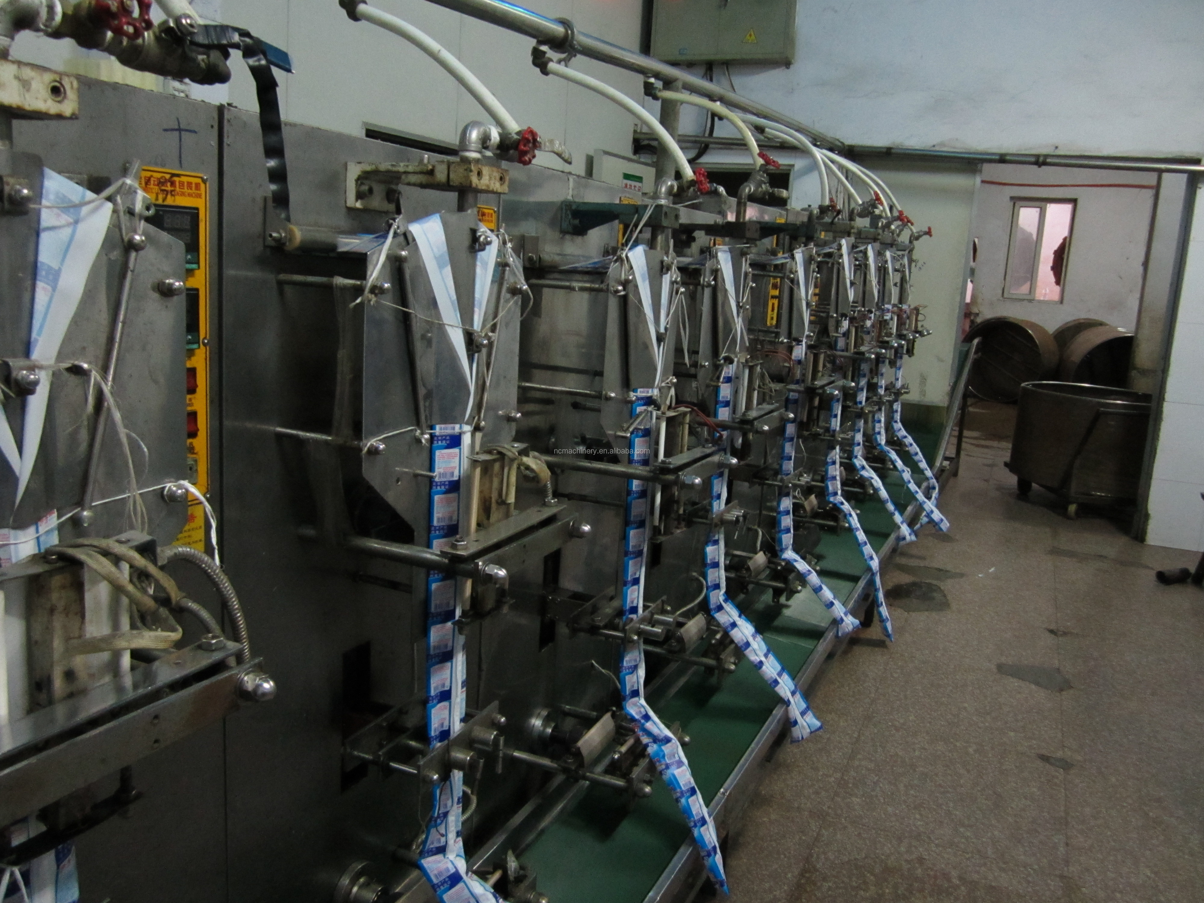 Beverage Packaging Type Bags Full Automatic 2000bph Sachet Water Production Line