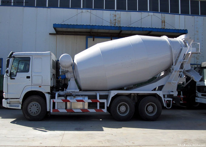 10CBM Trailer Mounted Concrete Mixer , RHD 10 Wheels Concrete Mixer Pump Truck