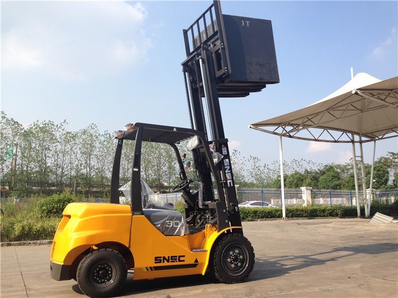 3000kg Counter Balance Diesel Forklift Truck All LED Light and Hydraulic Transmission