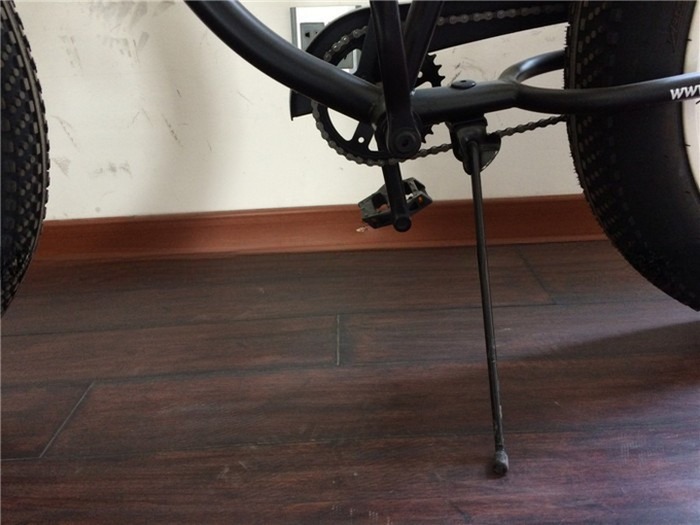 Beach Cruiser Style Fat Tire Bike with 26*4.0 Tire and Steel Fork Material