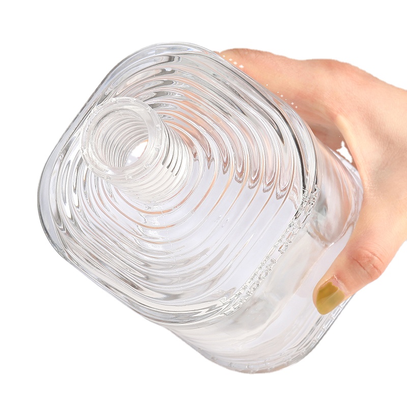 High Weight Square Clear Empty Glass Bottles for Liquor 250ml 500ml Extra Flint Embossed