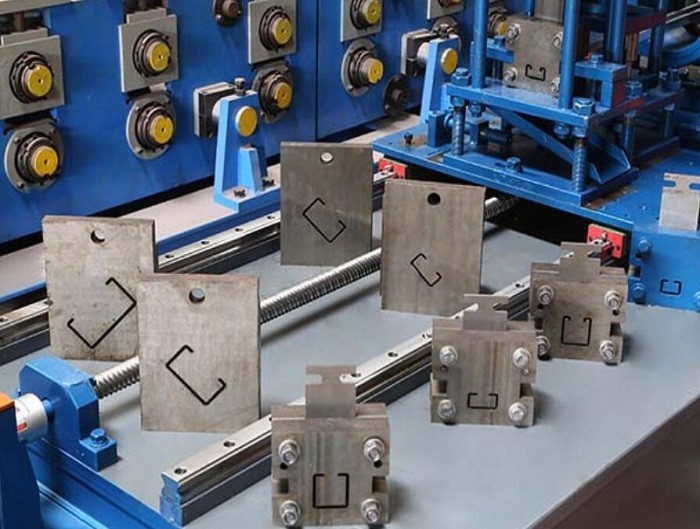 80m/min C U Stud And Track Roll Forming Machine With Servo Motor Cutting Control