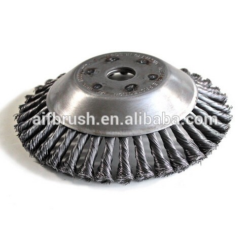 Weed sweeper brush for grass trimmer 1.jpg