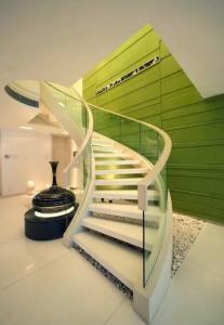 China Powder Coated Cast Iron Stair Railing Handrail Fittings European art design wholesale