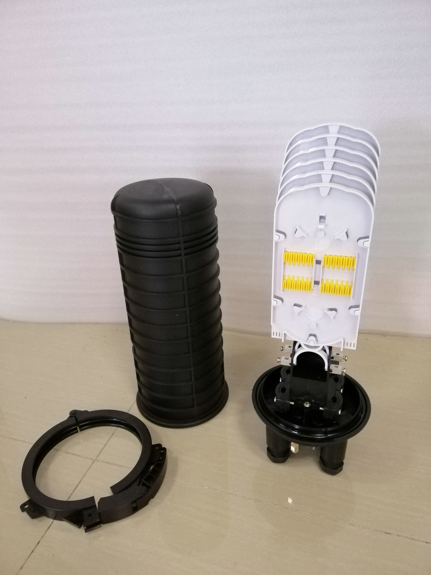 Mechanical FTTB 144FO Vertical Fiber Optic Closure For OPGW Fitting