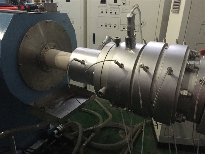 PLC Control PVC Pipe Production Line 75 - 250mm Pipe Dia With Wide Speed Regulation