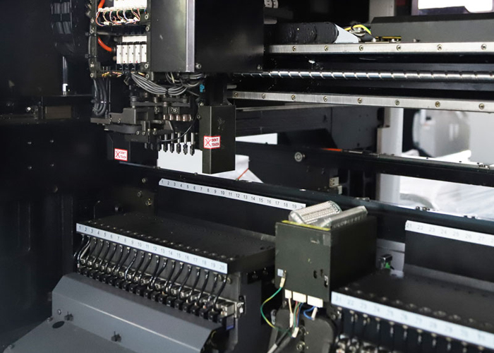Yamaha YV100XG Chip Mounter image 4