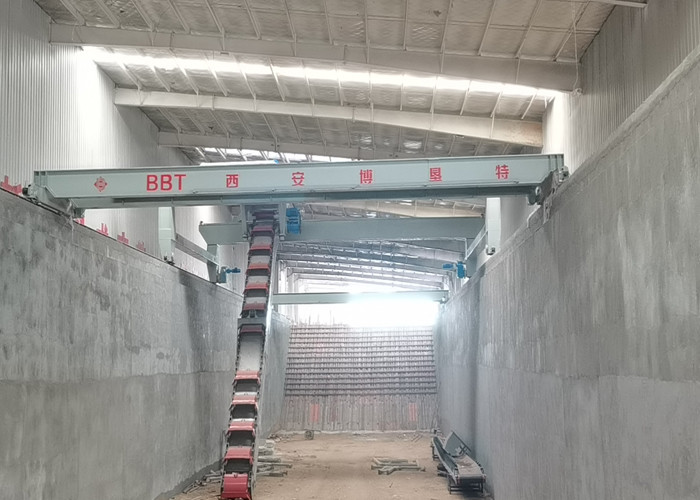 Aging Room Hydraulic Bucket Excavator For Hollow Clay Brick Plant