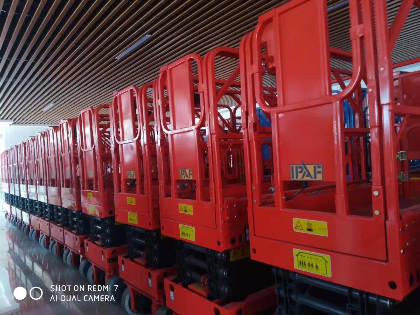 Self propelled Electric Aerial Work Mobile Scissor Lift 4m 6m 8m Height With CE Certification