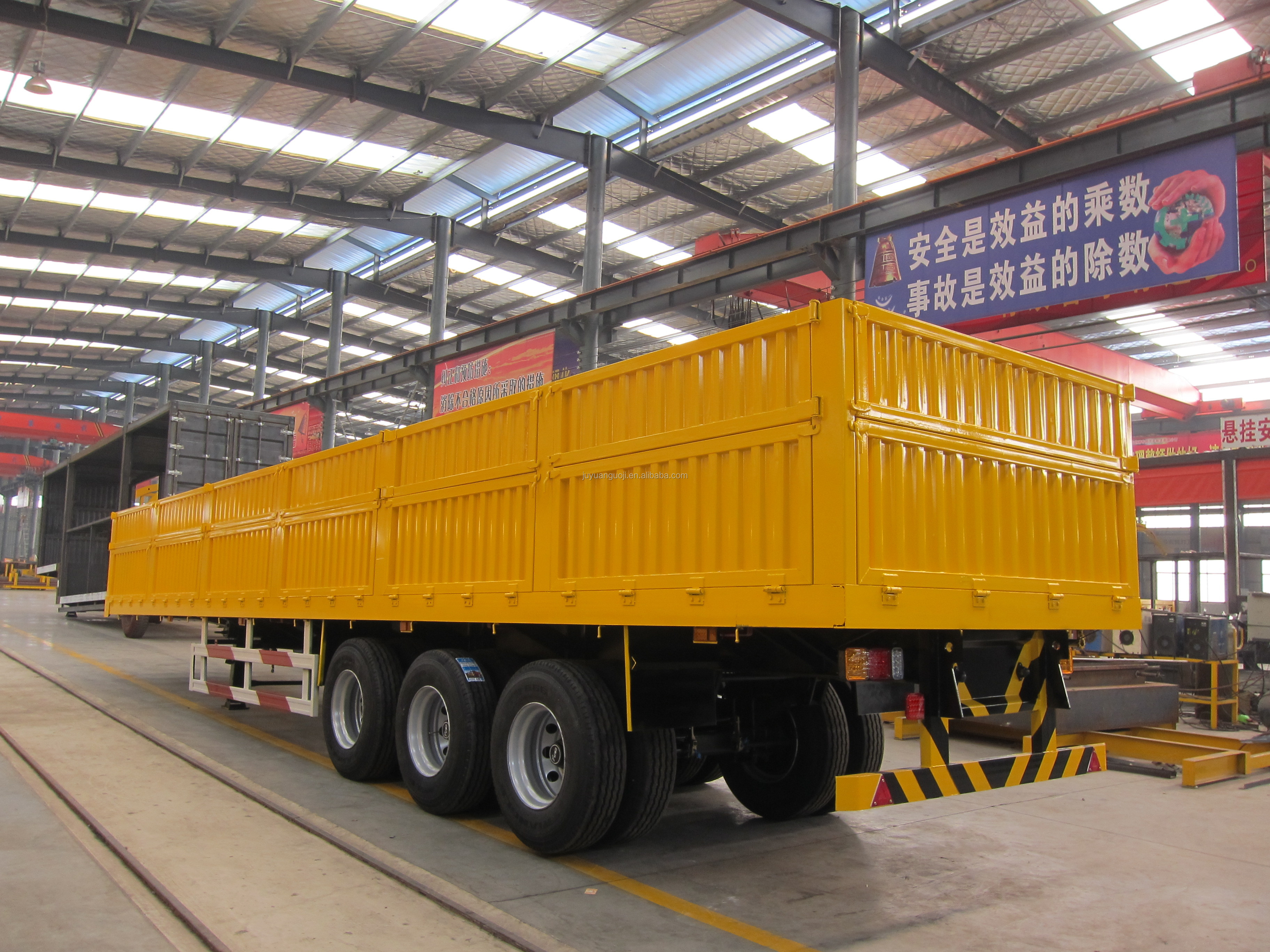 3 * 13ton Capacity Side Wall Flatbed Truck Semi Trailer 40T 3 Axles Cargo Transporting