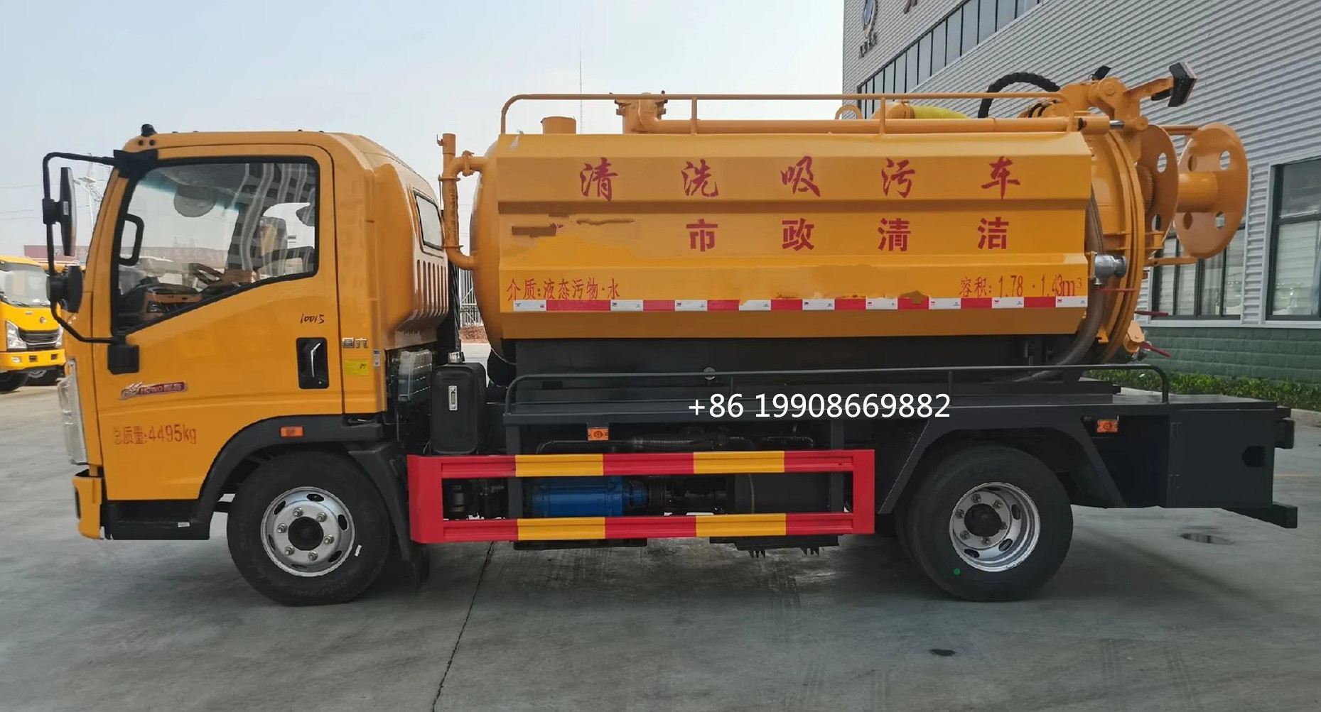 HOWO 4x2 Driver 10000L Sewage Suction Truck with Vacuum Pump for Sucking Waste Water Vacuum Sewer Tanker Suction Truck