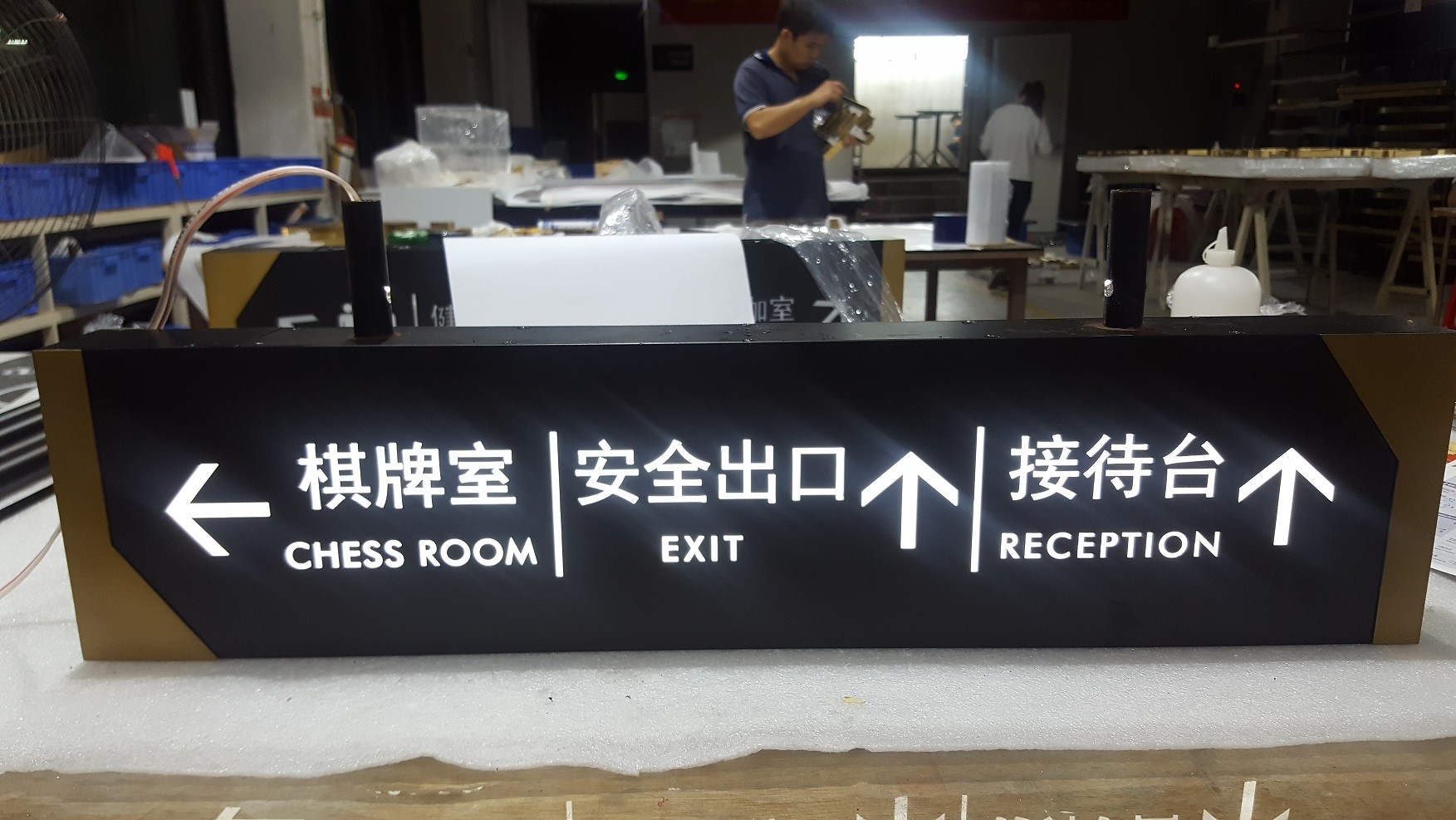 Hotel / Hospital Directional Signage 250*250mm Hanging / Wall Mounted