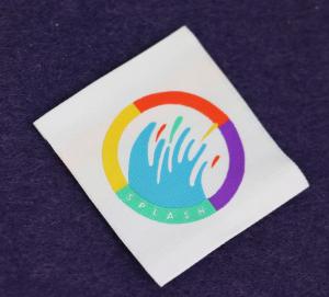 China 100% Polyester Straight Cut Clothing Size Labels Woven For Garments wholesale