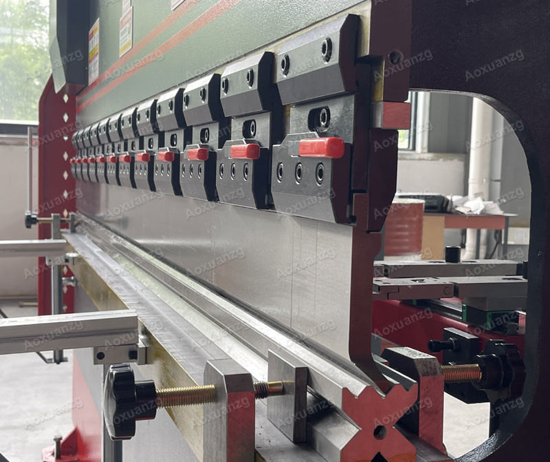 3mm Carbon Steel 630KN Nominal Pressure Plate Bending Shearing Machine Press Brake