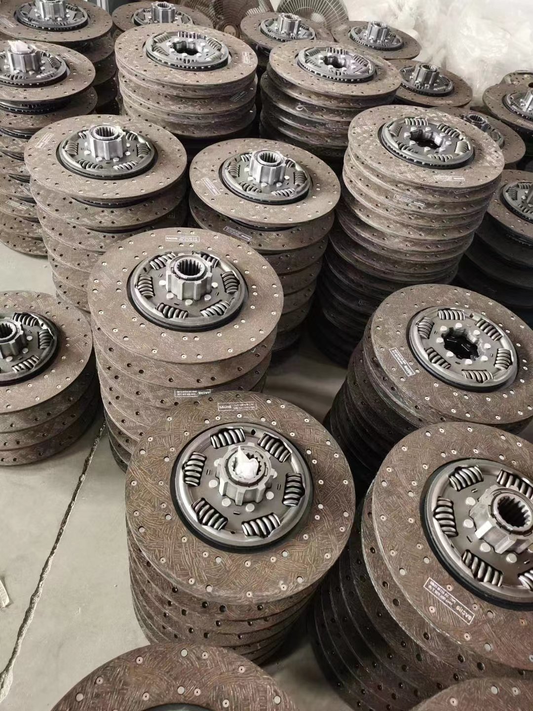 Heavy Truck Clutch Kits 3400700529 for SINOTRUCK HOWO and Performance Guaranteed