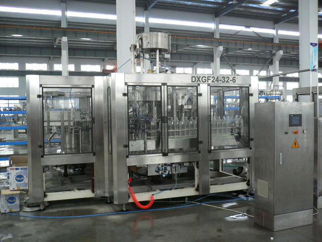 Full Automatic Beverage Csd Filling Line Rinsing Filling Capping 3 In 1