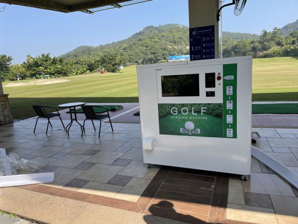 Quality 10000pcs Capacity Ball Dispenser Golf Club Vending Machine With 22 Inch Ads Screen for sale