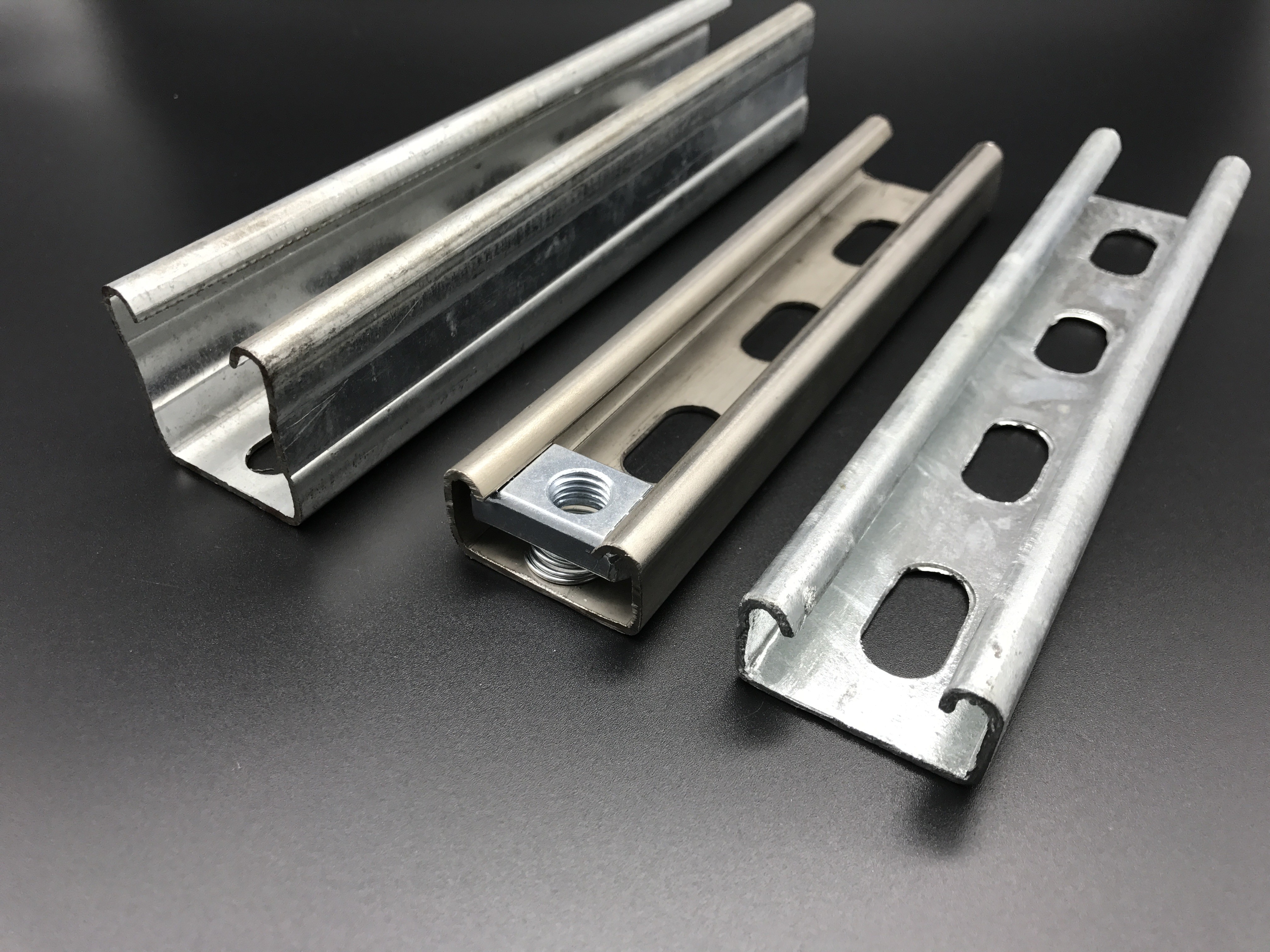 Strengthen Strut Channel Zinc Plated 41x41 41x21 Perforated Unitrut channel with Reinforcing bar