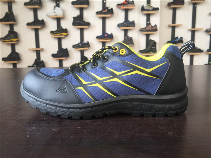 Antismash Nitrile Sole Safety Shoes , Steel Toe Rubber Shoes For Welders