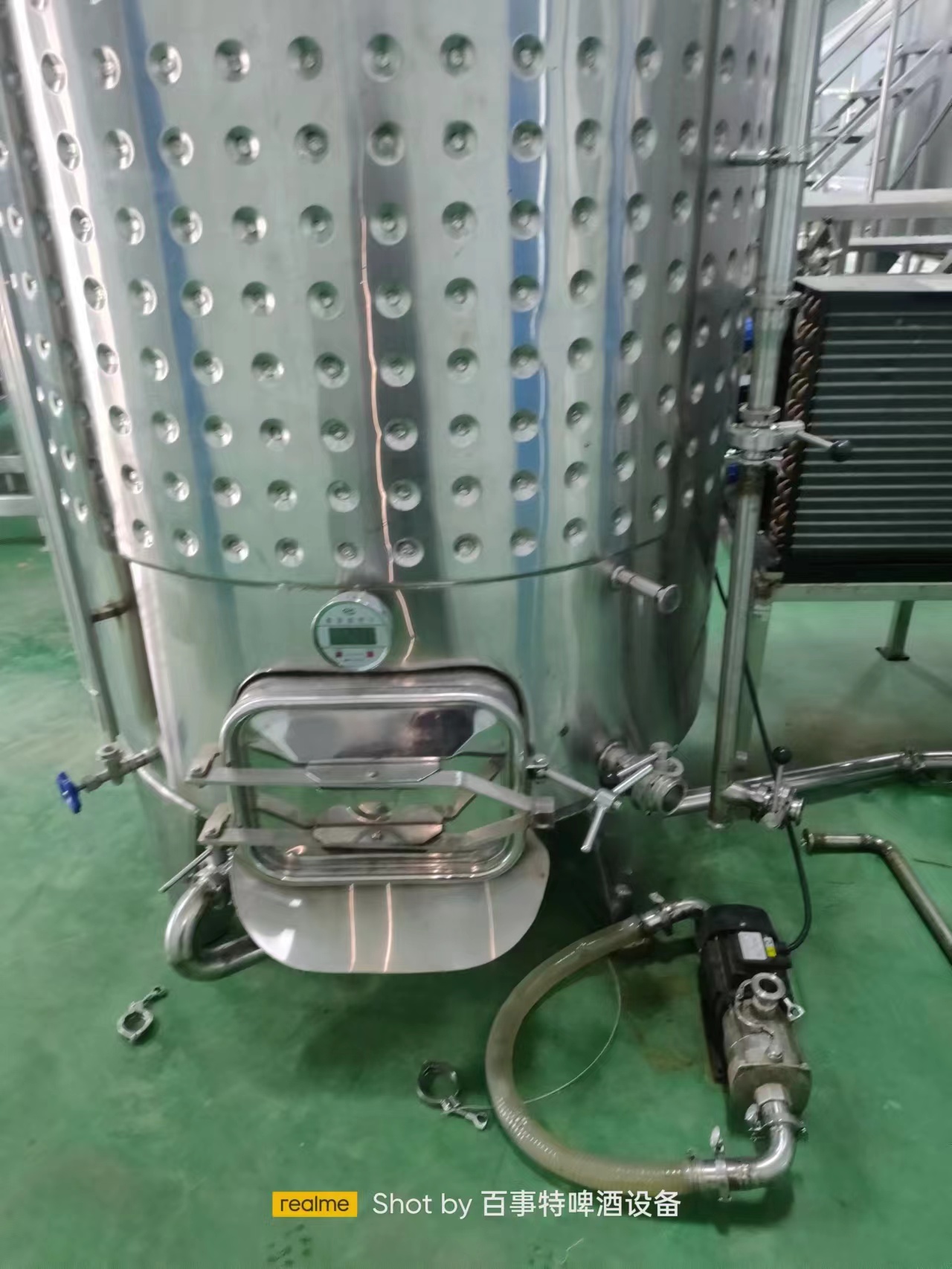 Easy to Operate Refrigeration Fruit Wine Fermentation Tank with Customized Capacity