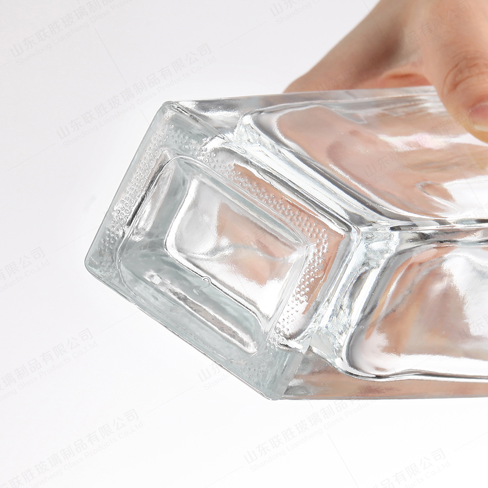 ODM 700ml Square Vodka Glass Bottle For Whiskey And Liquor Sealing Type Cork