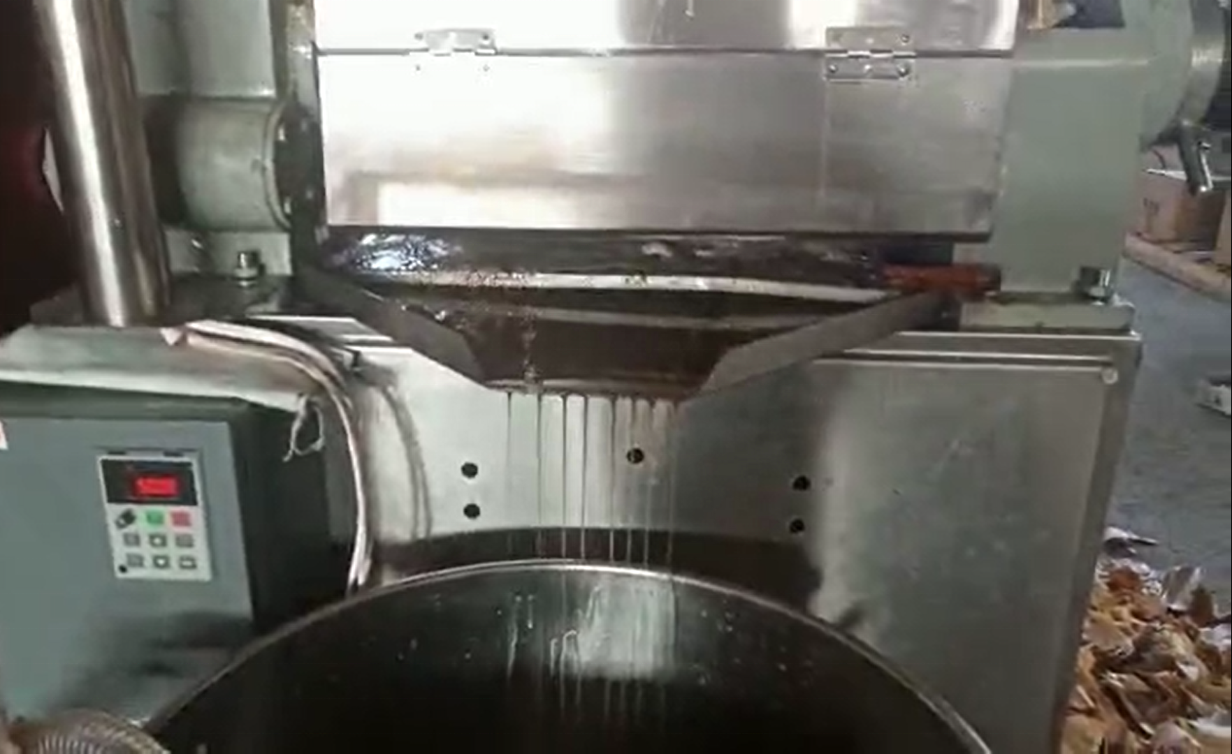 7000W 380V Seed Oil Press Machine Steel Castor 100Kg/h
