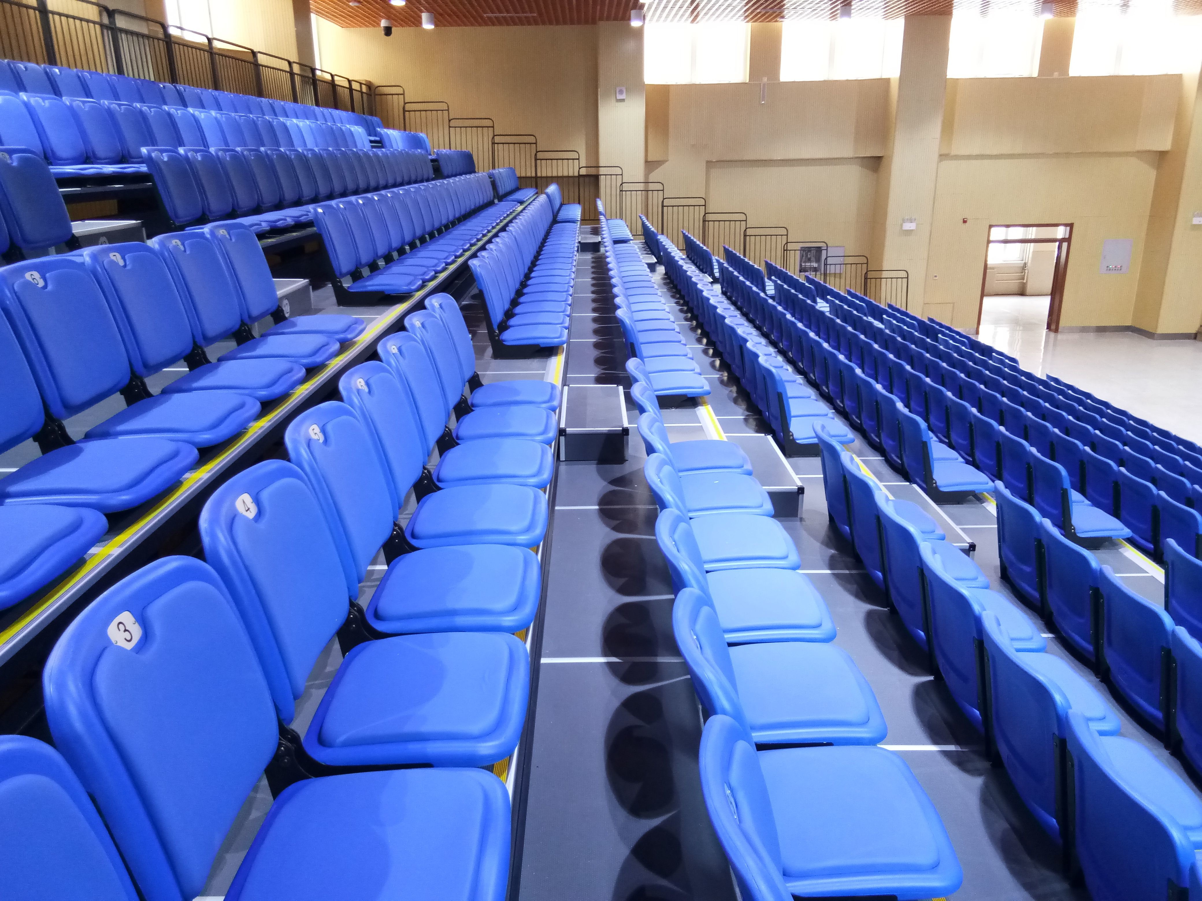 Customized Width Foldable Retractable Bleacher Seating Silver 4 - 10 Rows