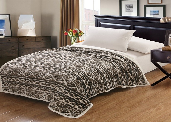 Black And Yellow Coral Fleece Blanket Machine Made For Home And Hotel