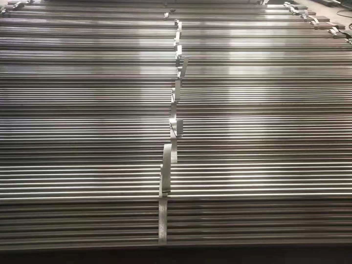 Silver White Hot Dipped Welding Galvanized Steel Pipe Anti Corrosion For Liquid
