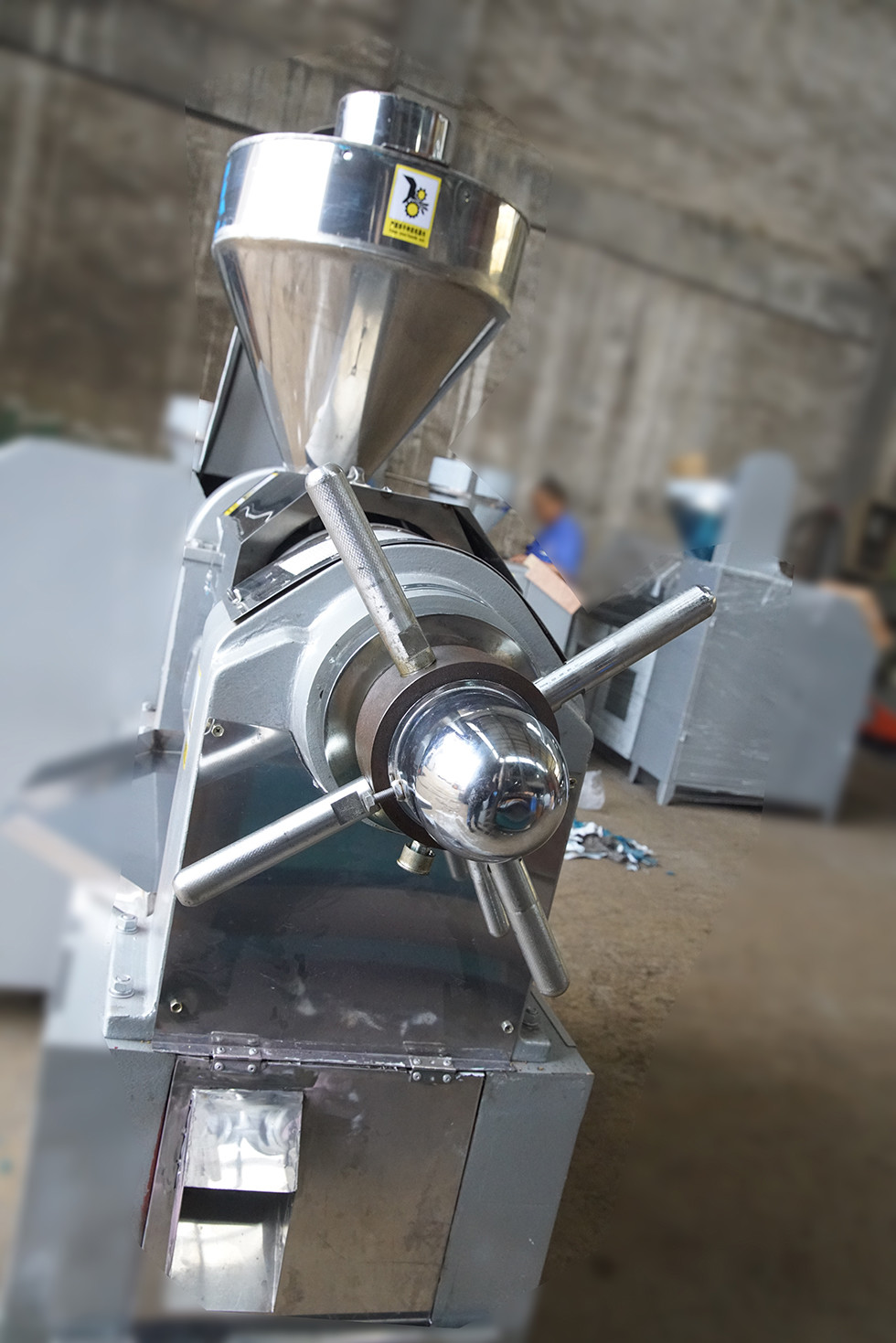 RF125 Coconut Cold Press Machine , Edible Oil Making Machine Automatic Feeding Elevator