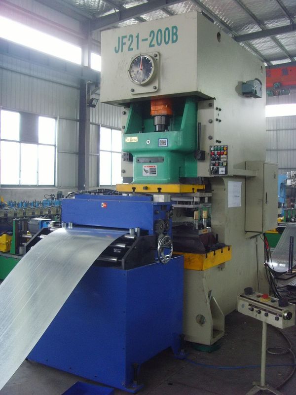 Seperate Pressing Punching Cable Tray Manufacturing Machine With Servo Guiding