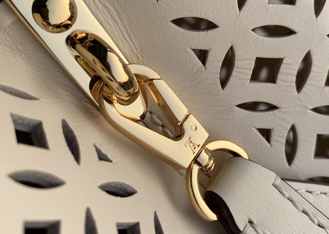 Hollow Out Womens Luxury Handbag , Snakeskin Off White Crossbody Bag