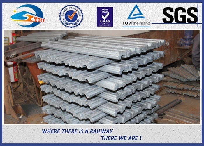 SGS Hot Rolled Steel 4 / 6 Hole Railway Fish Plate For Connecting Rails