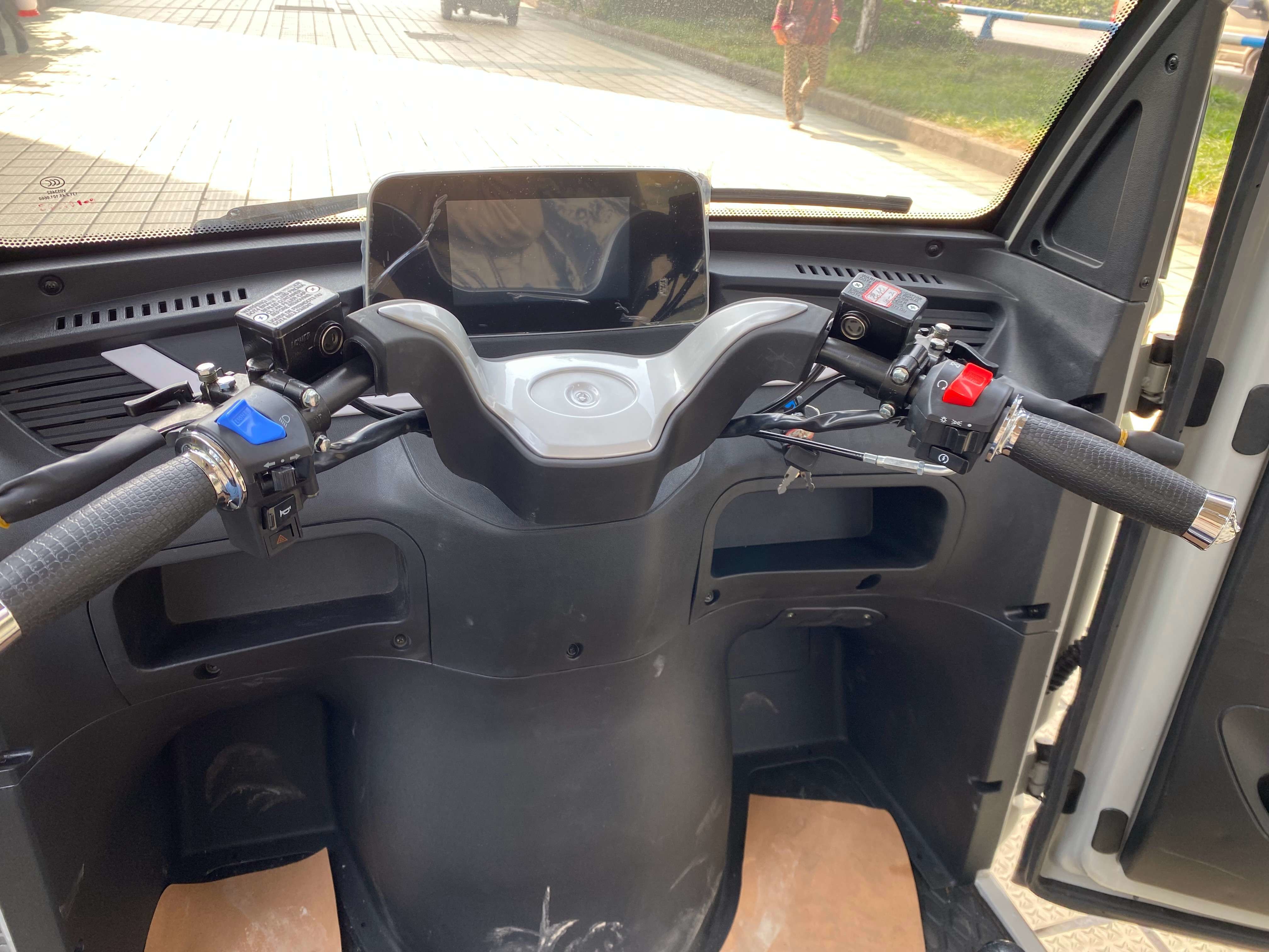 Wholesale Customized Closed Passenger Motorized Tricycle 180cc Fuel Gasoline Ticycle 3 Wheel Motorcycle
