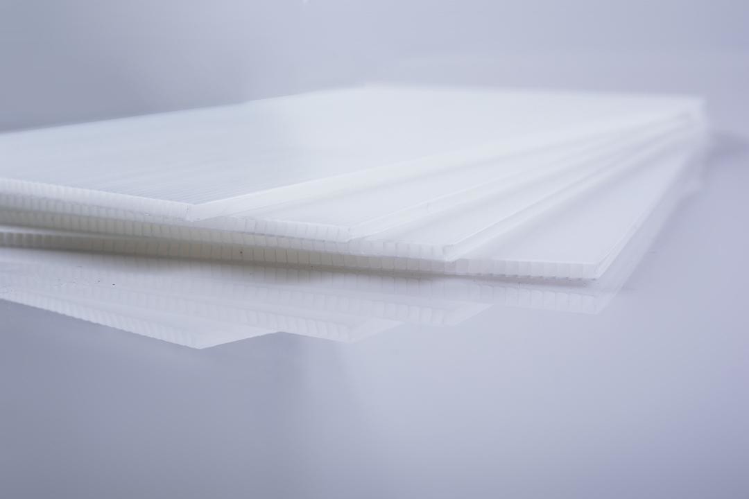 White Plastic Corrugated Plastic Sheets 4x8 Shakeproof PP Hollow Corrugated Plastic Board