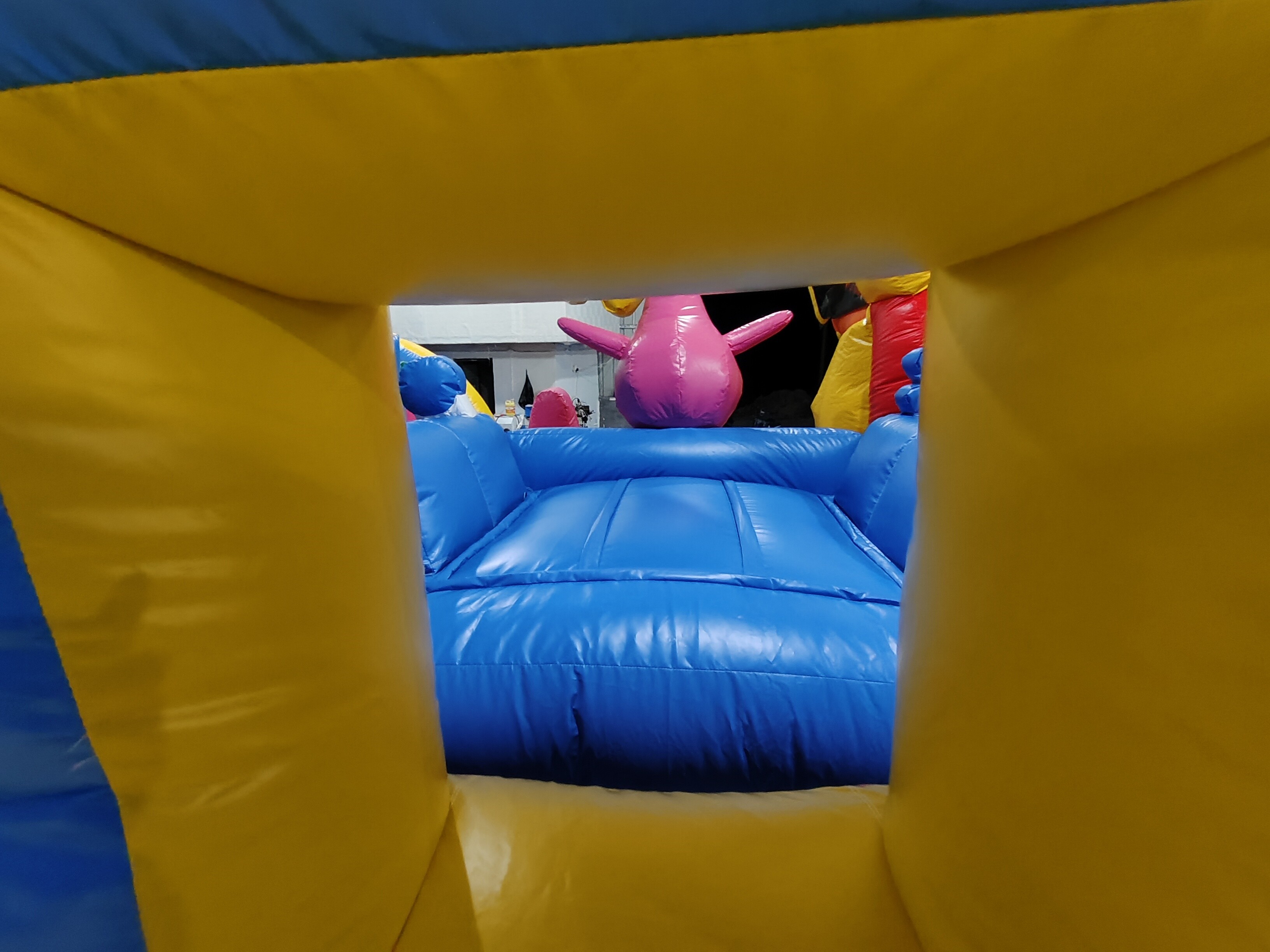 Automatic Move Inflatable Bounce House With Slide SpongeBob SquarePants Inflatable Fun City