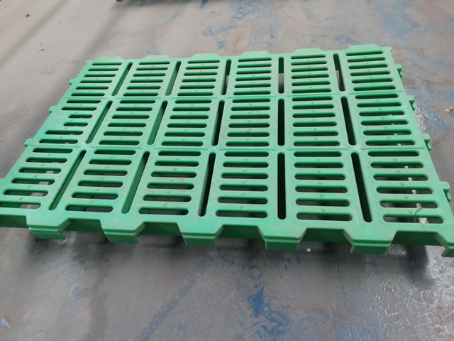 Durable Sheep Farm Plastic Slat Flooring Anti Slip Rigid Surface Easy To Clean