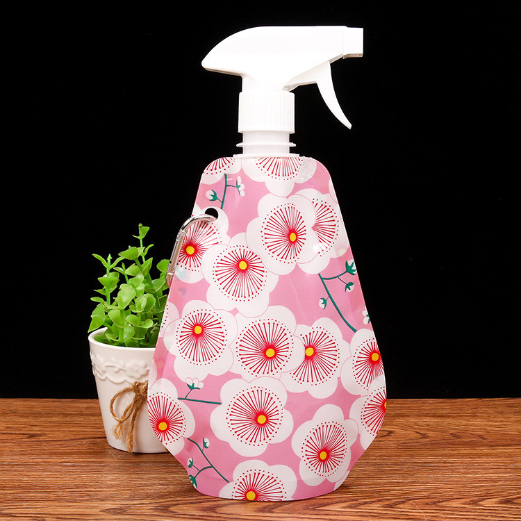 Multifunctional rotating water spray spray water bag environmental protection foldable plastic water trigger pouch
